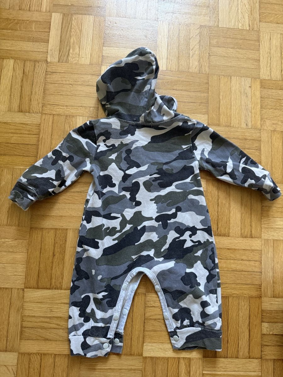 Completi: Baby Camoflage Einteiler – Usato da Bern venduto da jbern3012 2