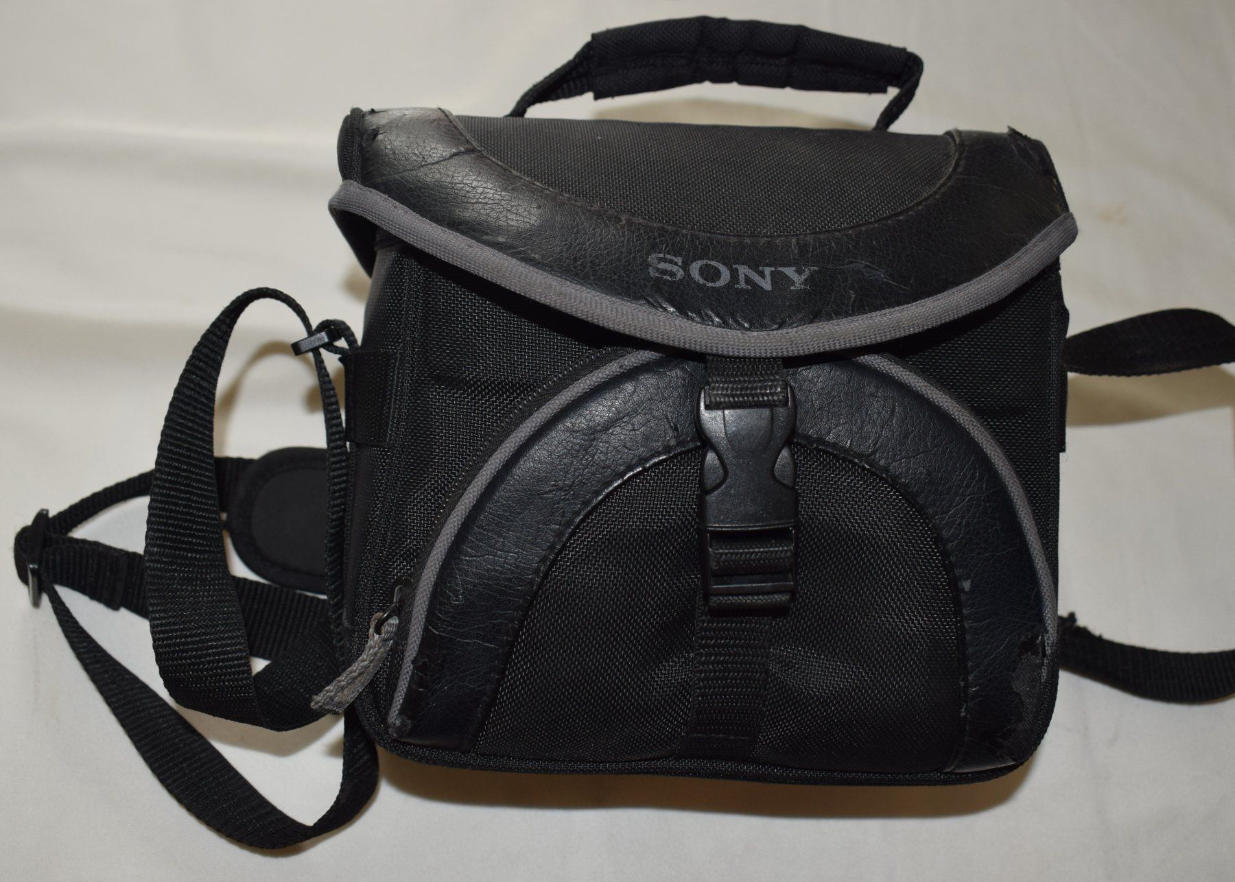 Sony Borse: ***TOP***Sony Kamera-Tasche***TOP*** – Usato da Zofingen venduto da Felix459