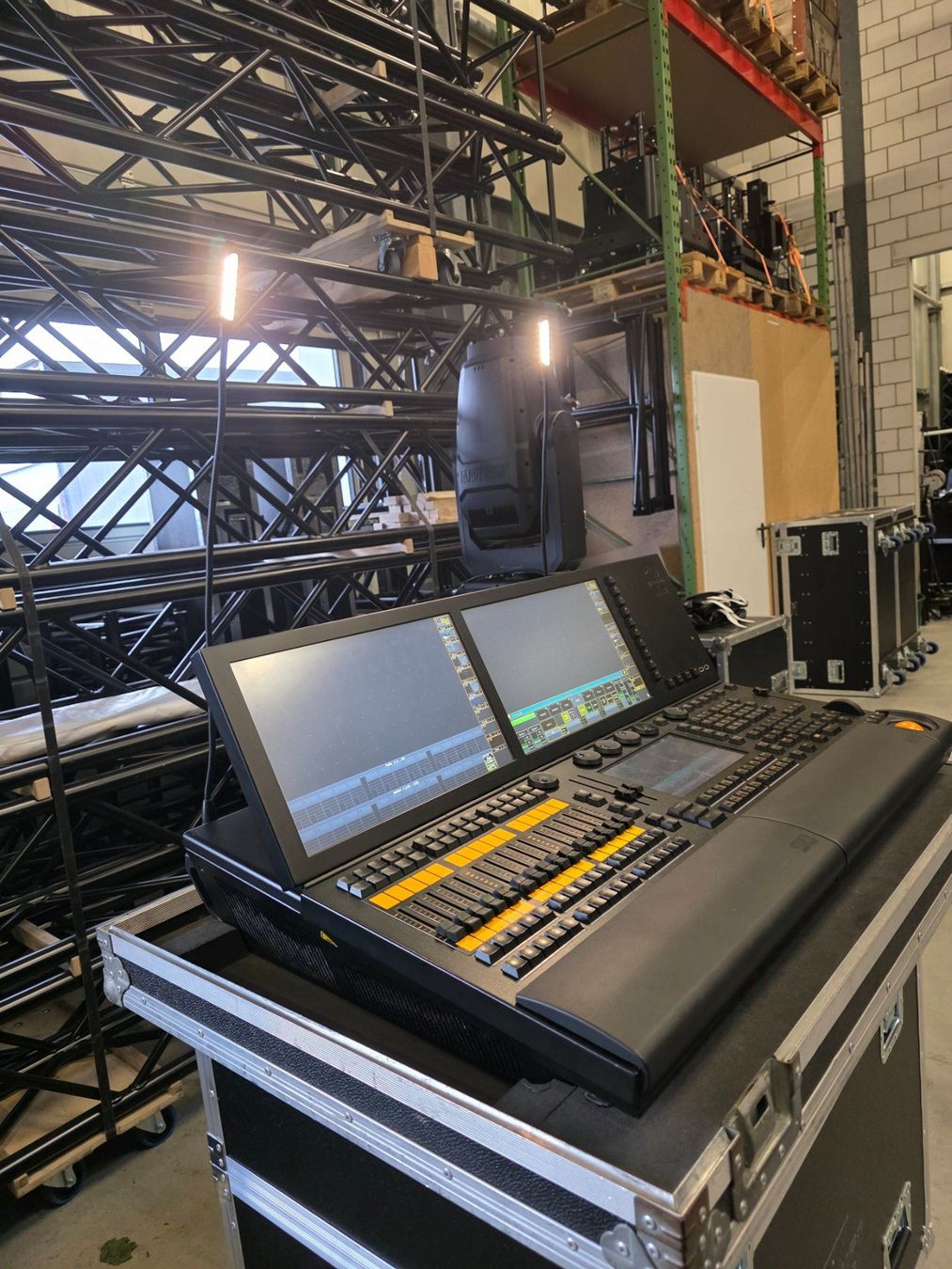 Console di mixaggio: Grand MA2 Light – Usato da Neuenegg venduto da Fluemi01 3