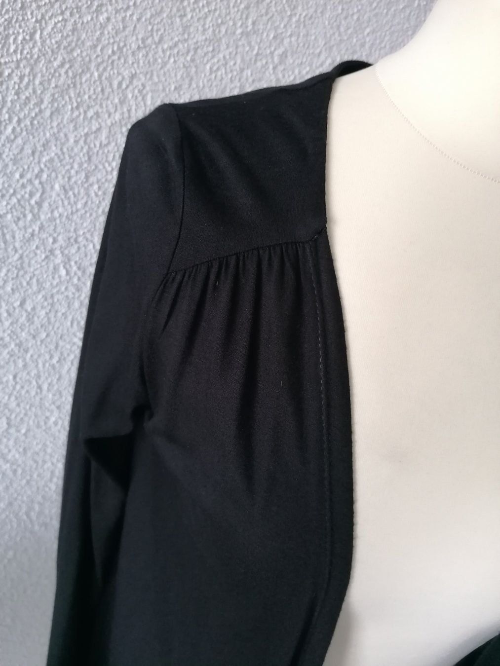 Giacche: Leichter, schwarzer Cardigan, Hängerchen, Gr. 34 – Nuovo (secondo la descrizione) da Emmen venduto da Tigerlady 3