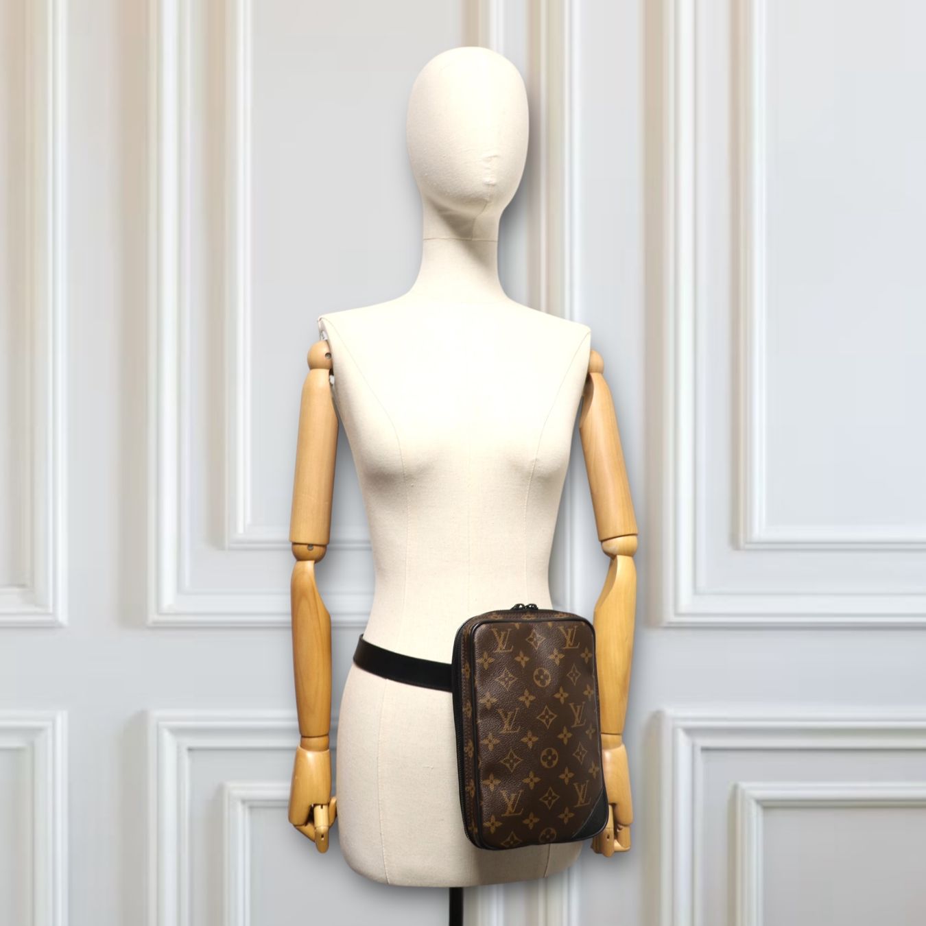 Louis Vuitton Taschen: Louis Vuitton Utility side bag Monogram – Gebraucht aus Binningen von Designerlabels 1