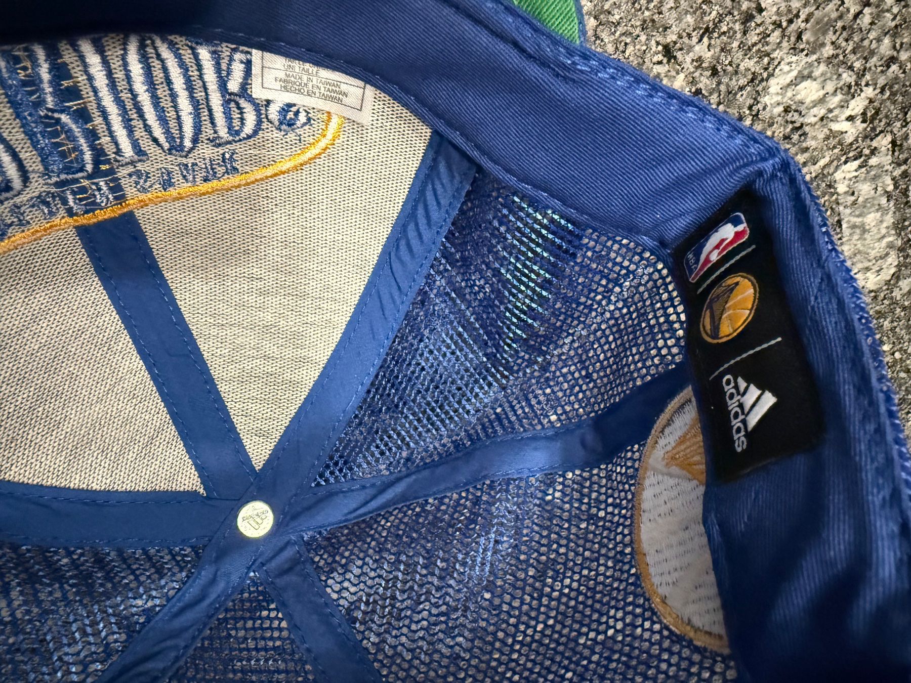 Adidas Copricapi, berretti & cappellini: NBA Golden State Warriors Trucker Cap – Usato da Wattwil venduto da Roecknroell 2