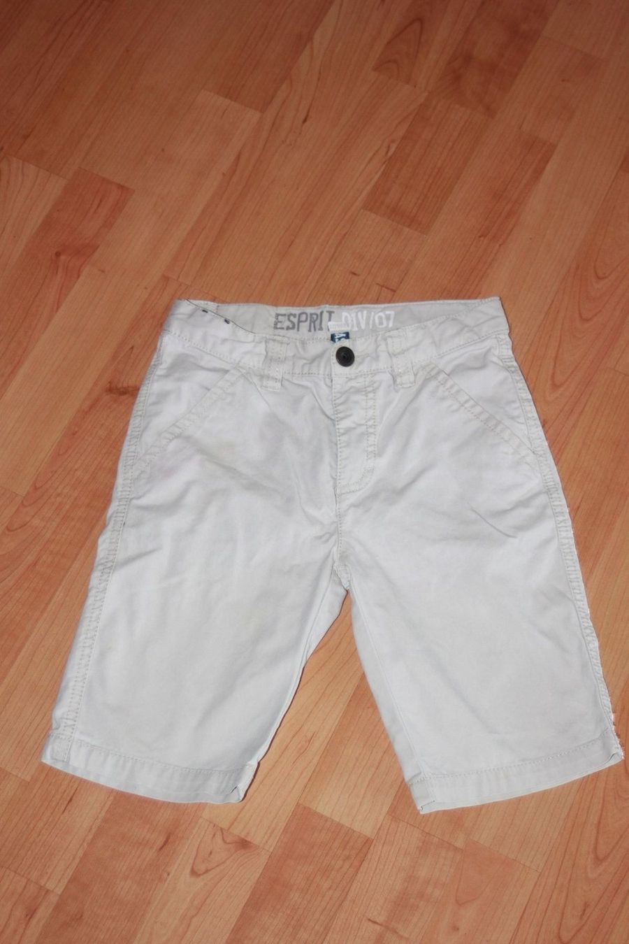 Esprit Pantaloni: beige Bermudas 128 Jungen Esprit – Usato da Wenslingen venduto da Strick4Alpaca