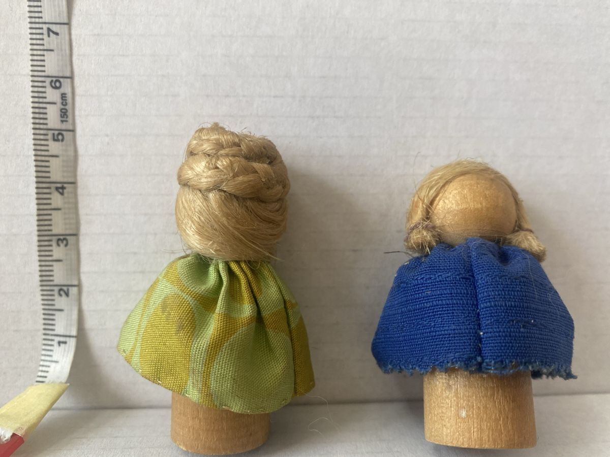 Spielzeuge: Holzpüppchen Set, Vintage Figuren, Handarbeit – Gebraucht aus Flawil von IrisK010203 1