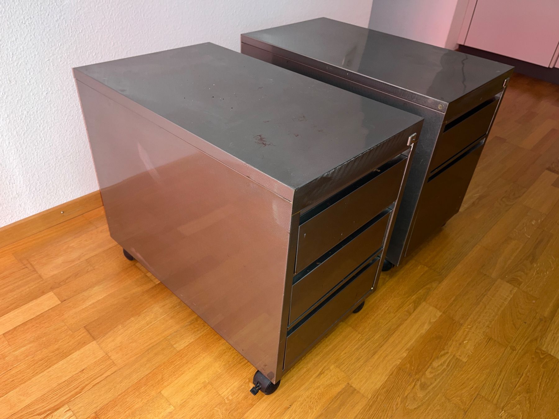 Banconi: 2 Metall-Korpus für Büro oder Werkstatt – Usato da Ennetbaden venduto da royalhighness