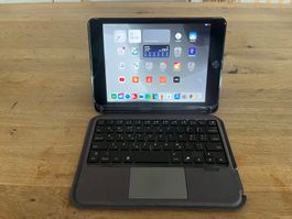 Ipad Mini 4 + Trackpad Keyboard. 64 GB. Battery 88%