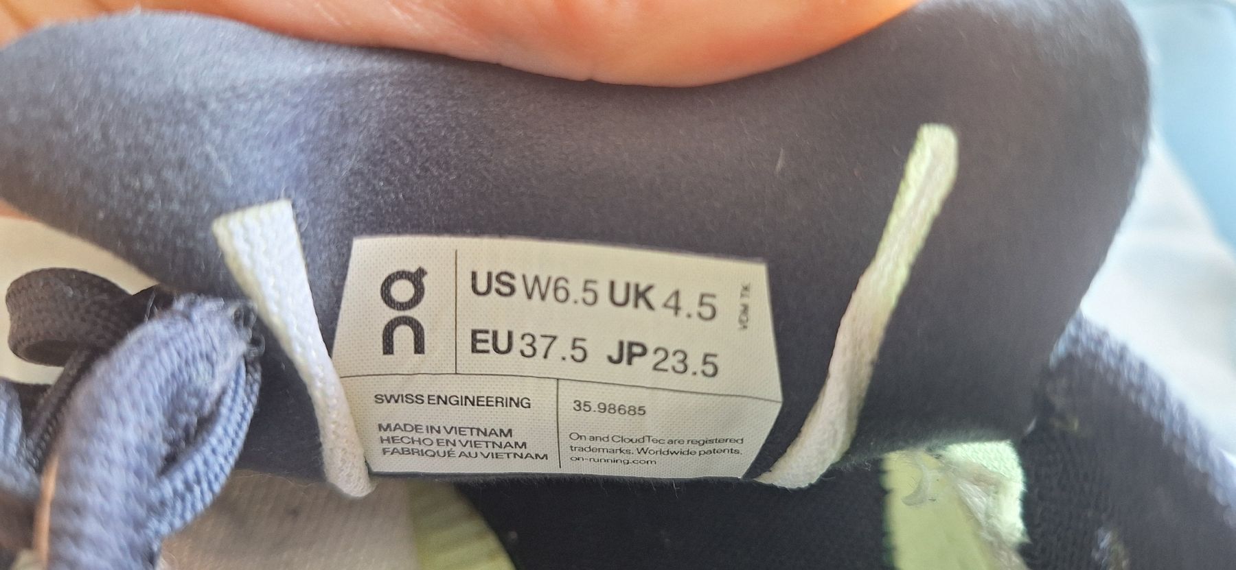 On Scarpe da donna: on cloudflow 37.5 – Usato da Nürensdorf venduto da Cornelia25 3
