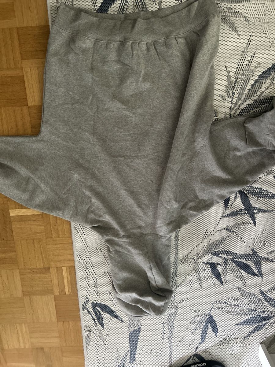 Pulls & Sweat-shirts: Pull essential – Neuf avec emballage d'origine à Biel/Bienne par dre_kk2q 1