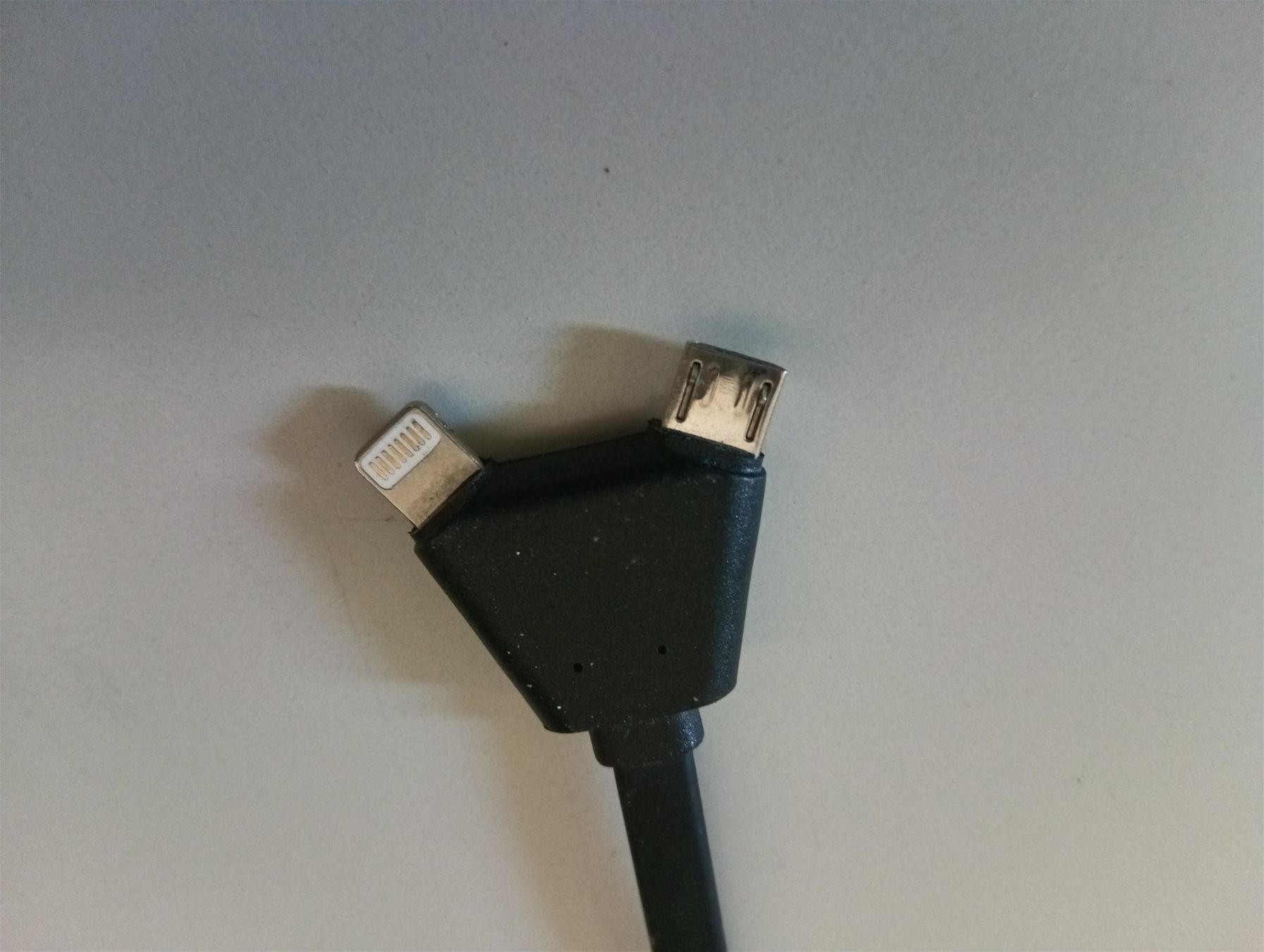 Chargements: Ladegerät mit Y-Kabel Lightning, Micro-USB+Iphone neuwertig – D'occasion à St. Gallen par Hinterberg 2