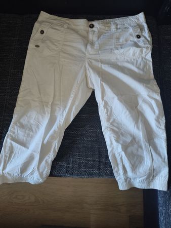 Weisse Sommerhose Capri Hose Grösse 42.