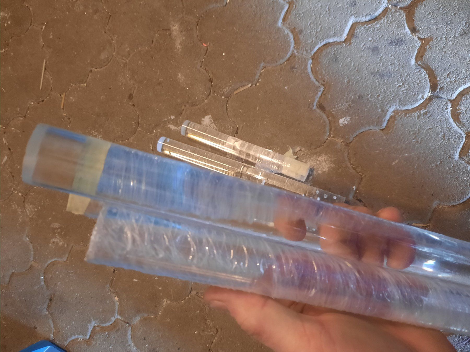Piatti di portata: Plexiglas RESTSTÜCKE 30mm und 40mm Rundstab – Usato da Rorbas venduto da Fugsuzo