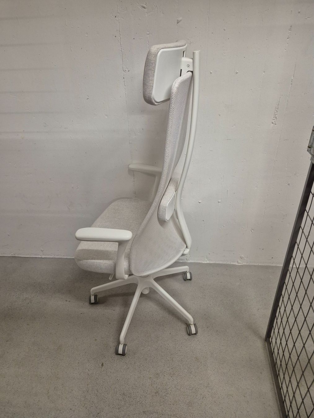 Ikea Chaises: Bürostuhl Ikea JÄRVFJÄLLET – D'occasion à Cham par MartinM01 1