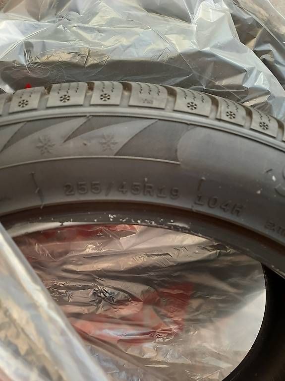 Altro in Scrittura & Disegno: Gomme pneumatici 255/45 R19  – Usato da Arbedo venduto da erw_9rl2