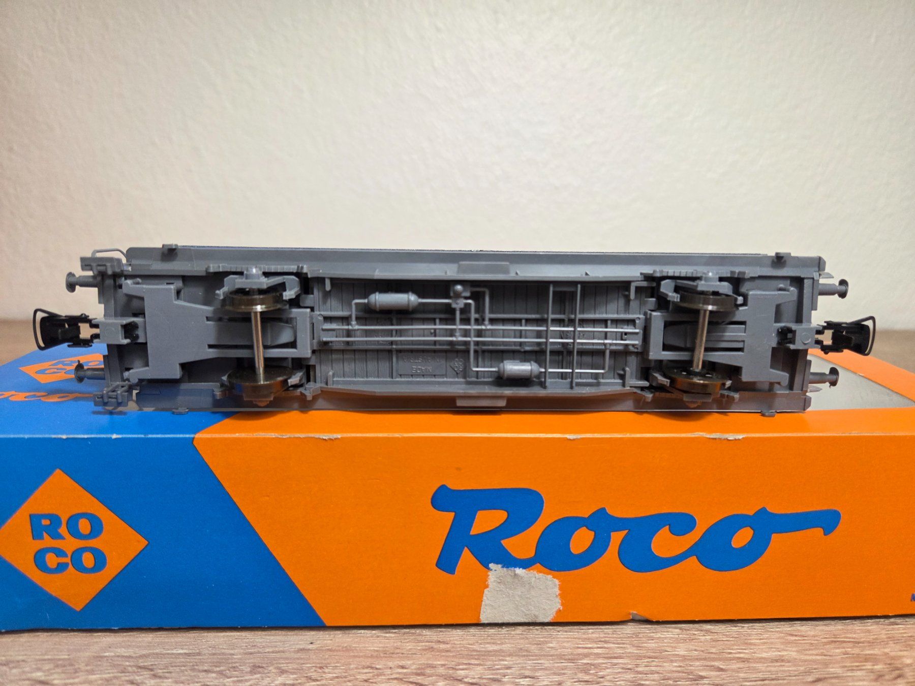 Roco Modellini di ferrovie: Roco 4341B Güterwagen Hero SBB H0 – Nuovo e nell'imballaggio originale da St-Aubin-Sauges venduto da Lo_Go 4
