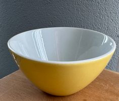 Kleine Rössler Schüssel gelb-weiss. 12 cm Chacheli
