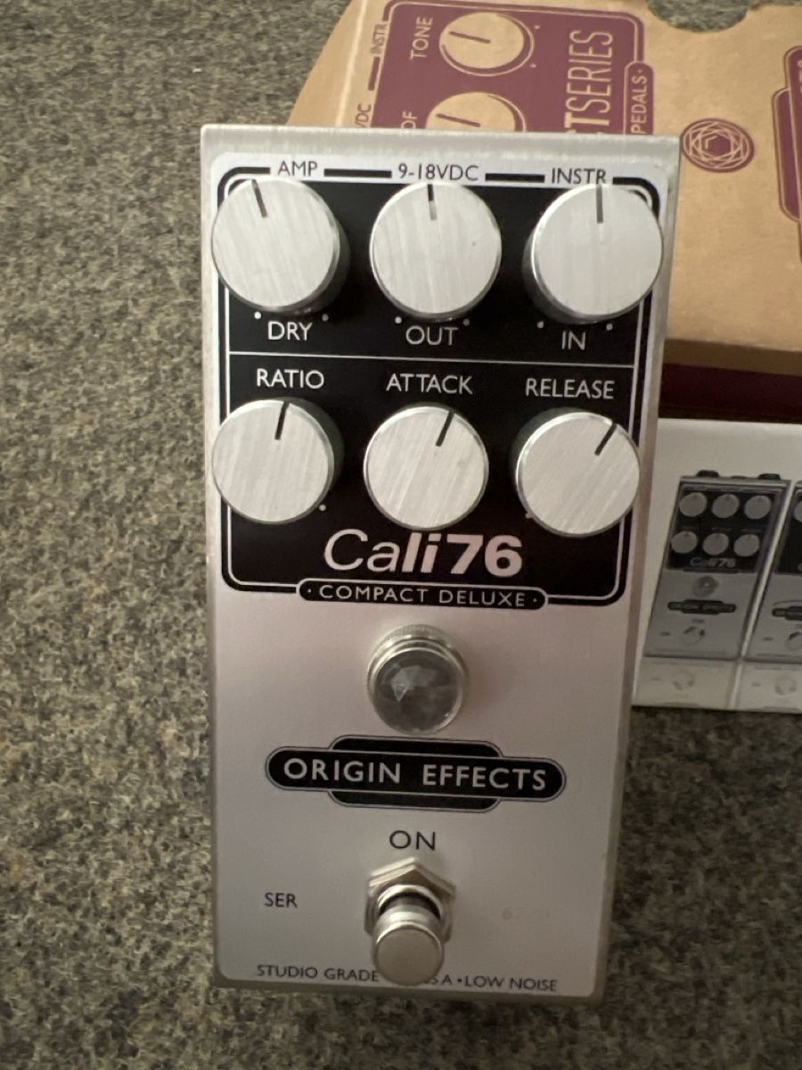 Strumenti musicali: Origin Effects Cali76 Compact Deluxe Compressor Guitar Pedal – Nuovo (secondo la descrizione) da Bönigen venduto da mitch_great_to_play