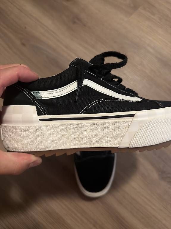 Scarpe da uomo: Vans old skool  – Usato da herisau venduto da Khan-1971