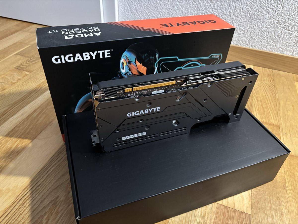 Amd Cartes graphiques: AMD Radeon RX 7800 XT – D'occasion à Magden par llg_twd8 2