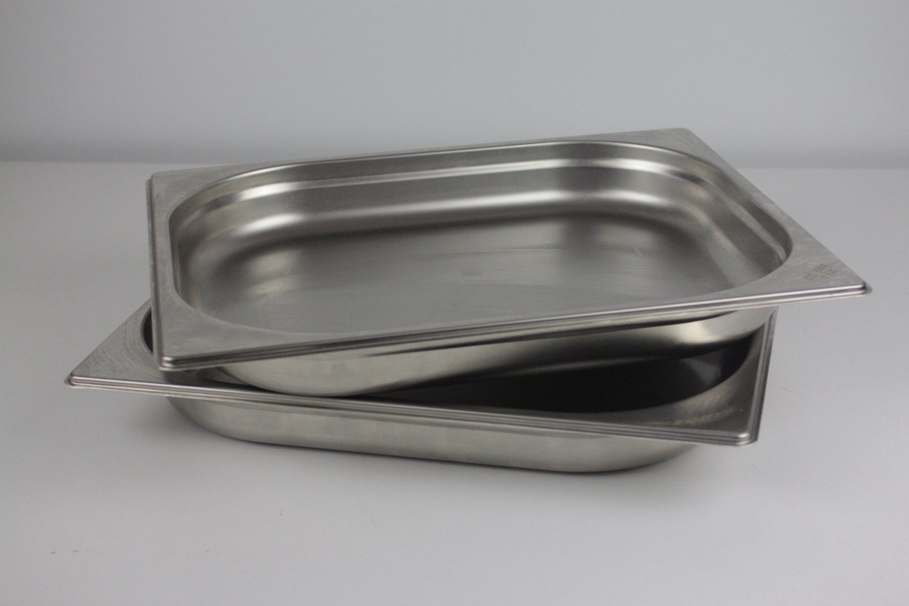 Cucine complete: 2x GN 1/2 Edelstahl Gastro Behälter – Usato da Basel venduto da IRMAundFRED
