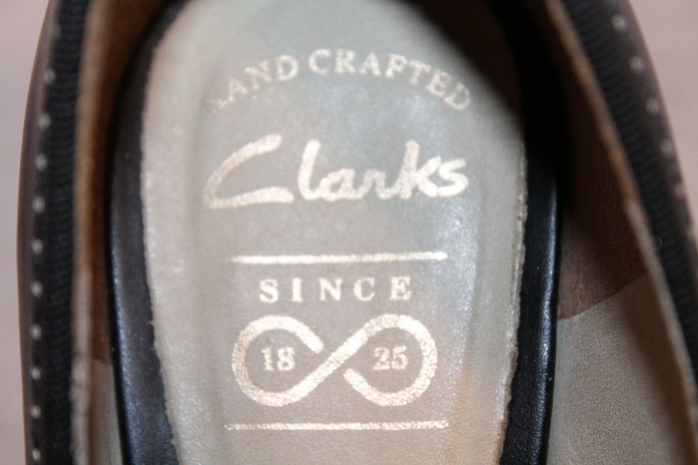 Clarks Mary Jane/ Spangen- Pumps Gr. 38 schwarz fast neu 5