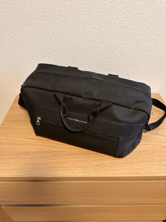 Weekender Tommy Hilfiger schwarz gebraucht mit Makel