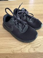Kinder Nike Sneaker Gr. 30