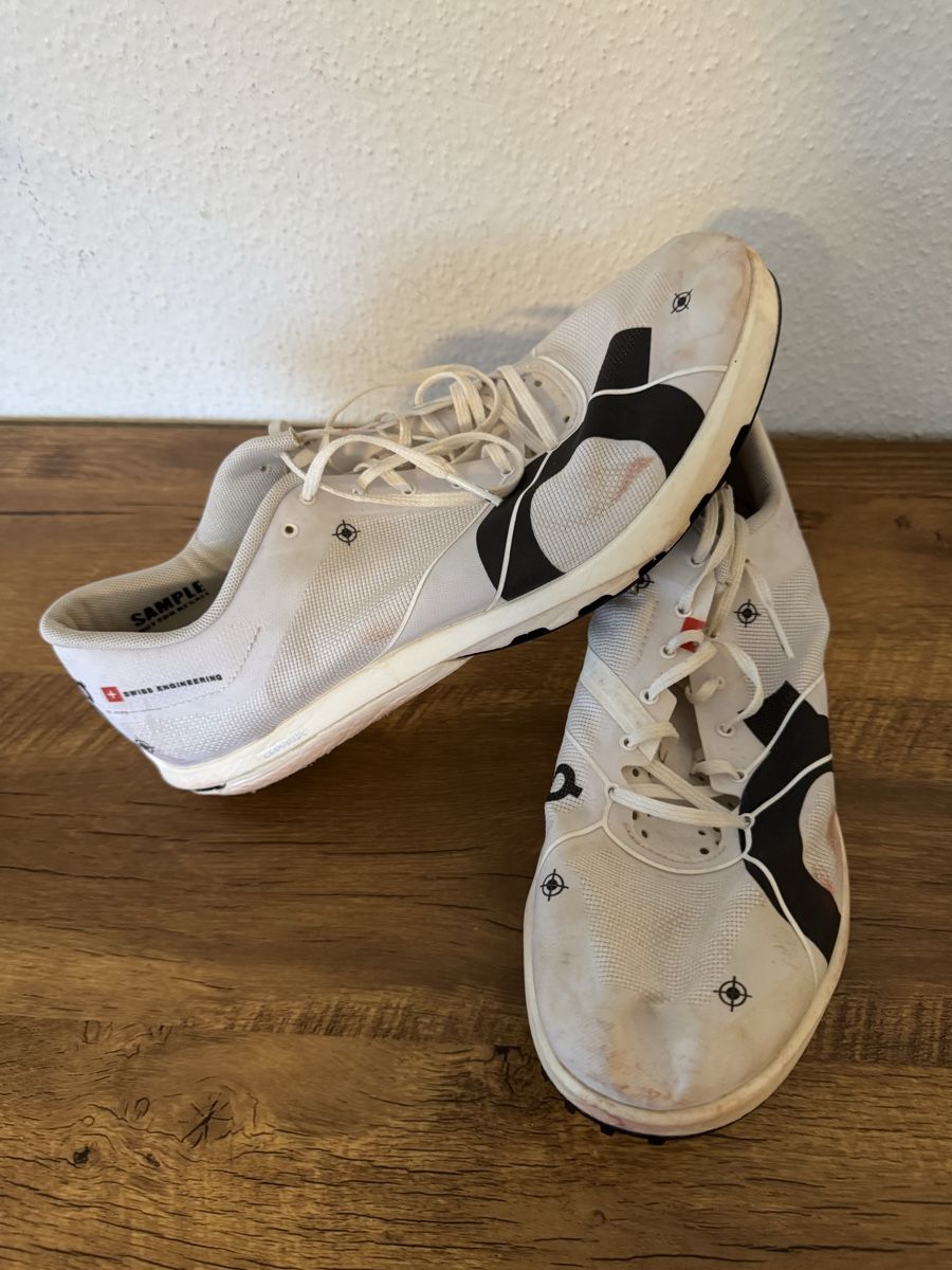 On Herrenschuhe: Chaussures de course à pointes ON, taille 43 – Gebraucht aus Brügg BE von Goob 3