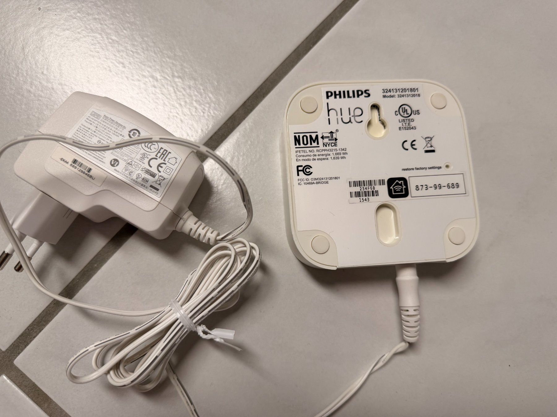 Philips Hubs & Switches: Philips Hue Bridge 2.0 – Gebraucht aus Biberist von m-it 1