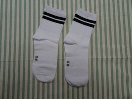 1 Paar NEUE Socken weiss-schwarz für Gr. 35-38 - 260817