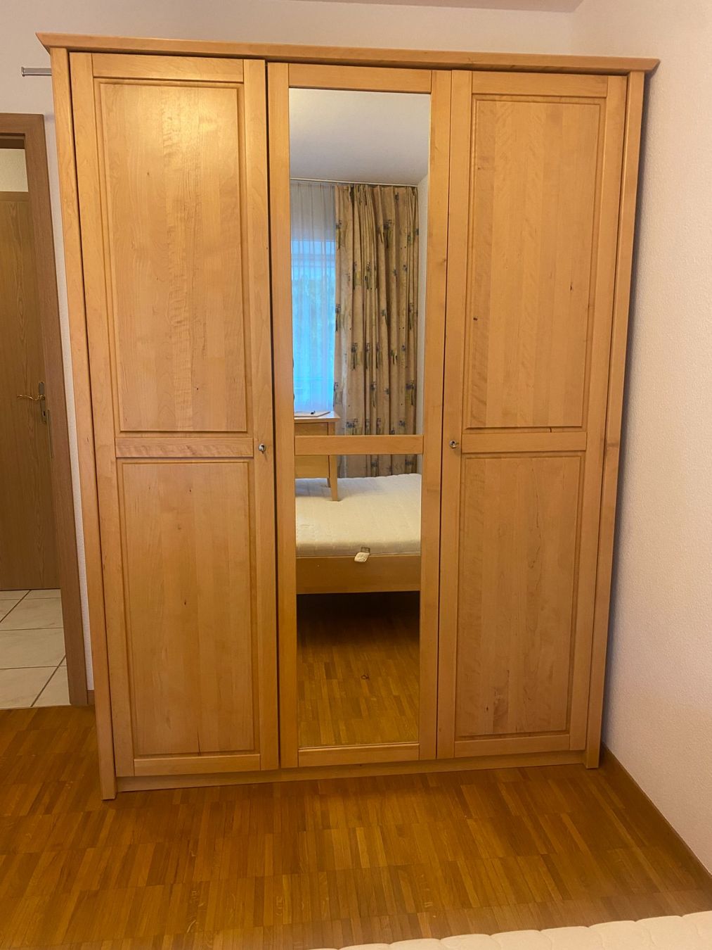 Armoires: Kleiderschrank – D'occasion à Möhlin par dma_gd8v