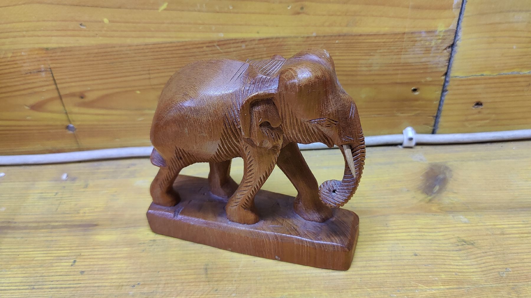 Statuette: Holz Elefant Figur Schnitzerei  (S3) – Usato da Neuenhof venduto da bro_9zsg
