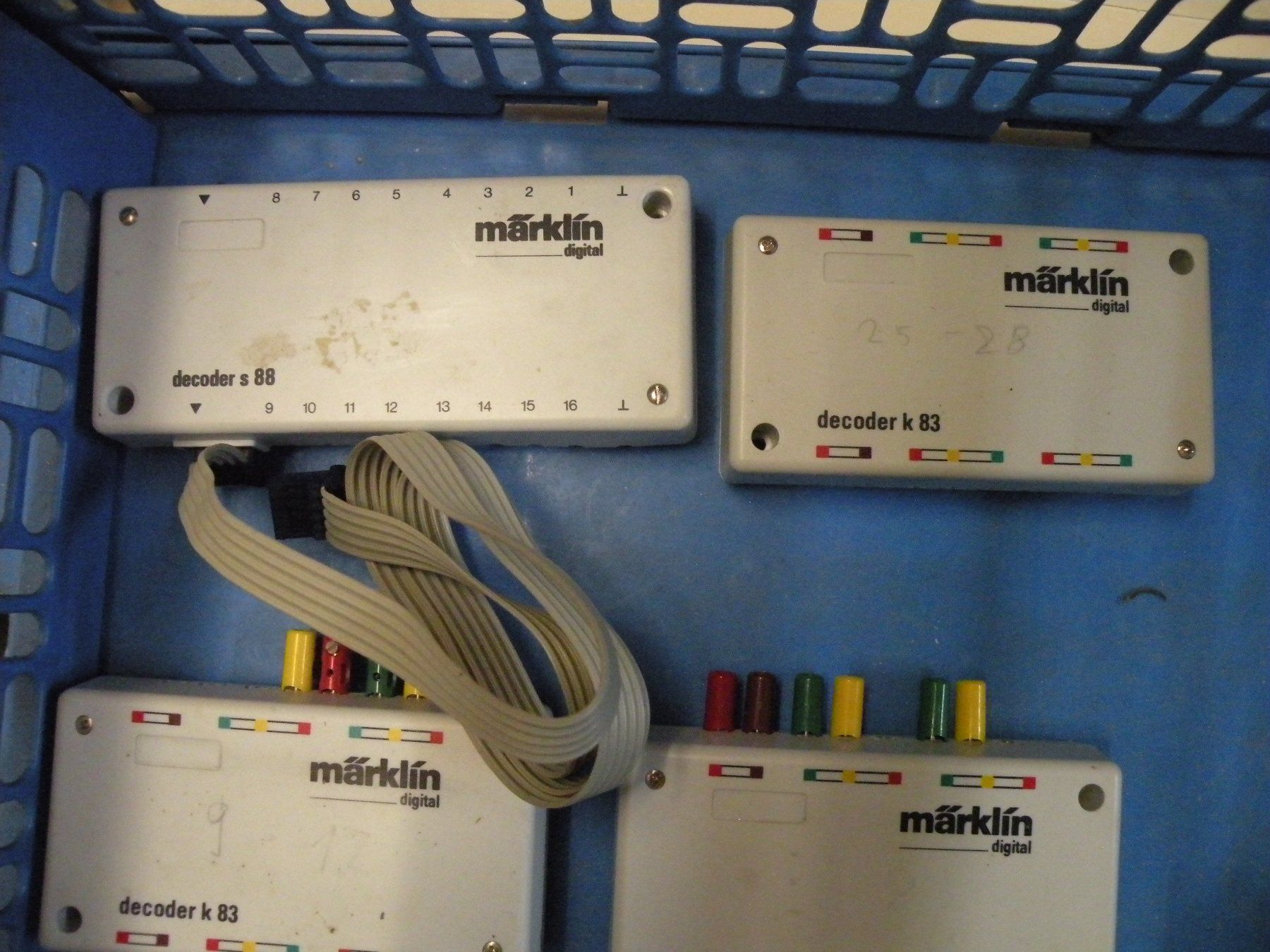 Märklin Modelleisenbahnen: Märklin Digital Decoder k83 und s88 Konvolut gebraucht – Gebraucht aus Steffisburg von loki36 2