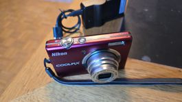 Nikon Coolpix S570 – Vintage Y2K Digicam (12 MP, 5x Zoom)