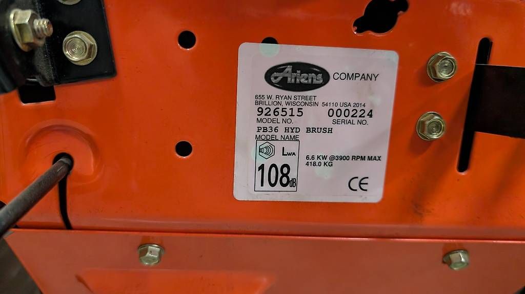 Tutte le macchine: Ariens PB36 HYD BRUSH Kehrmaschine – Usato da Disentis/Mustér venduto da mur_yf9h 1