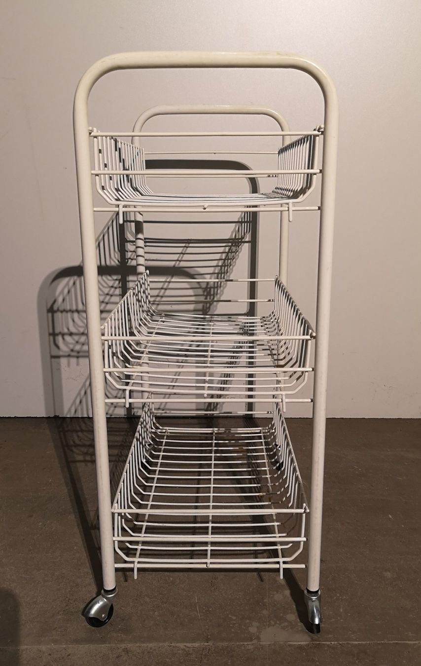 String Scaffali: Super cooles 60ies String-Gestell/Wägeli, weiss – Usato da Solothurn venduto da Sis_email 2
