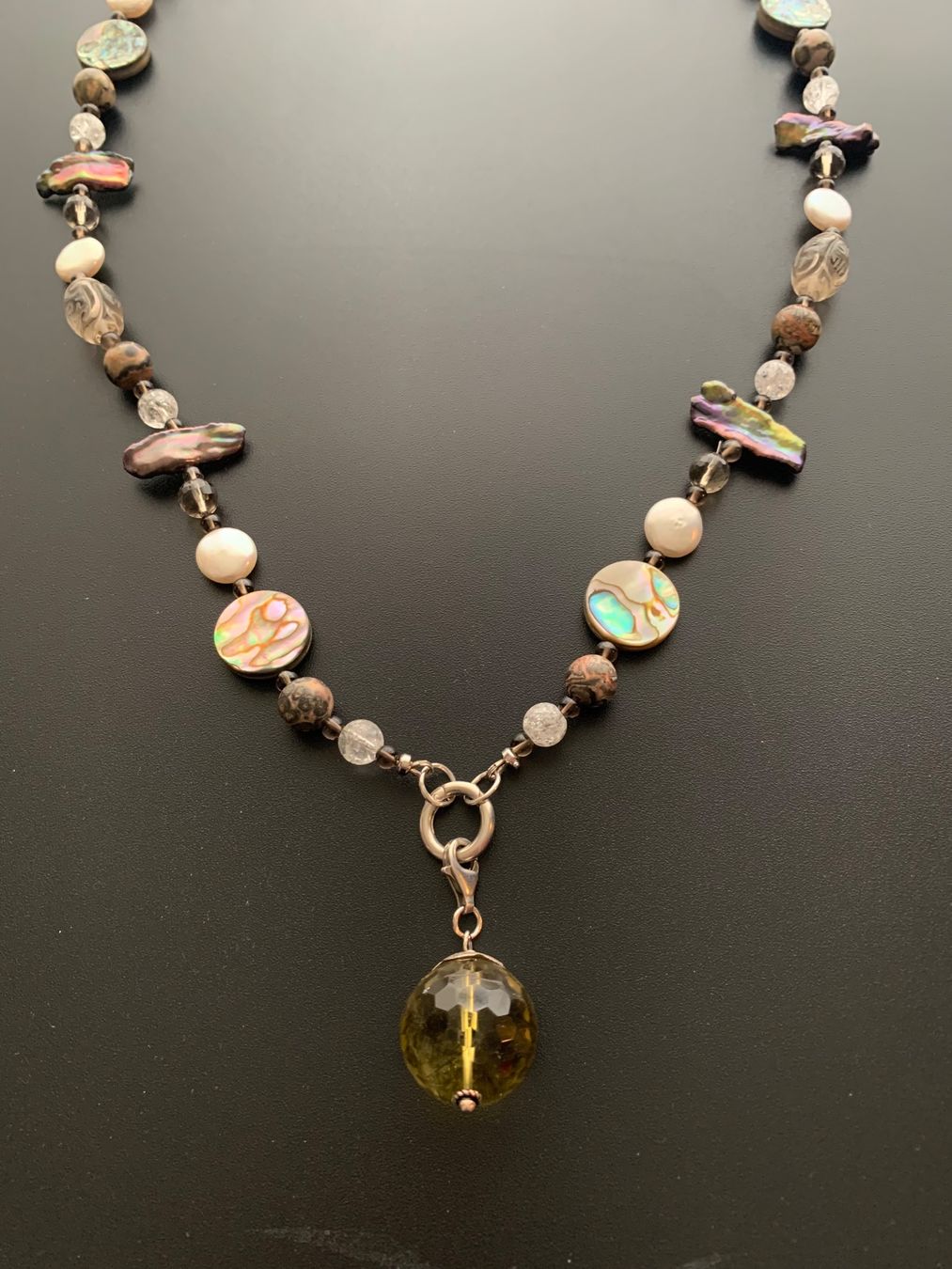 Catenine: Luxuriöse Edelstein und Perlenkette mit Sterling Silber – Nuovo e nell'imballaggio originale da Rüschlikon venduto da ThereseJewelryDesign 1
