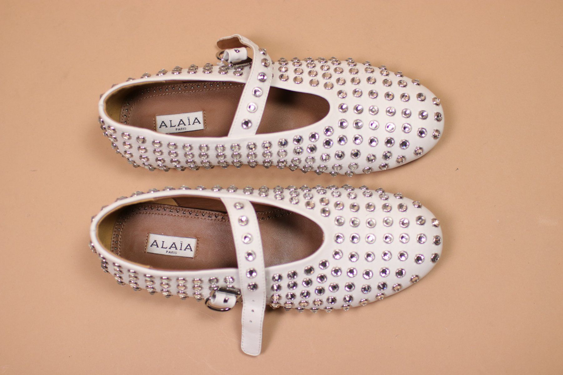 Alaia Scarpe da donna: ALAIA White Studded Ballerina - Size 39 – Usato da Hombrechtikon venduto da BAZ-Vintage 1