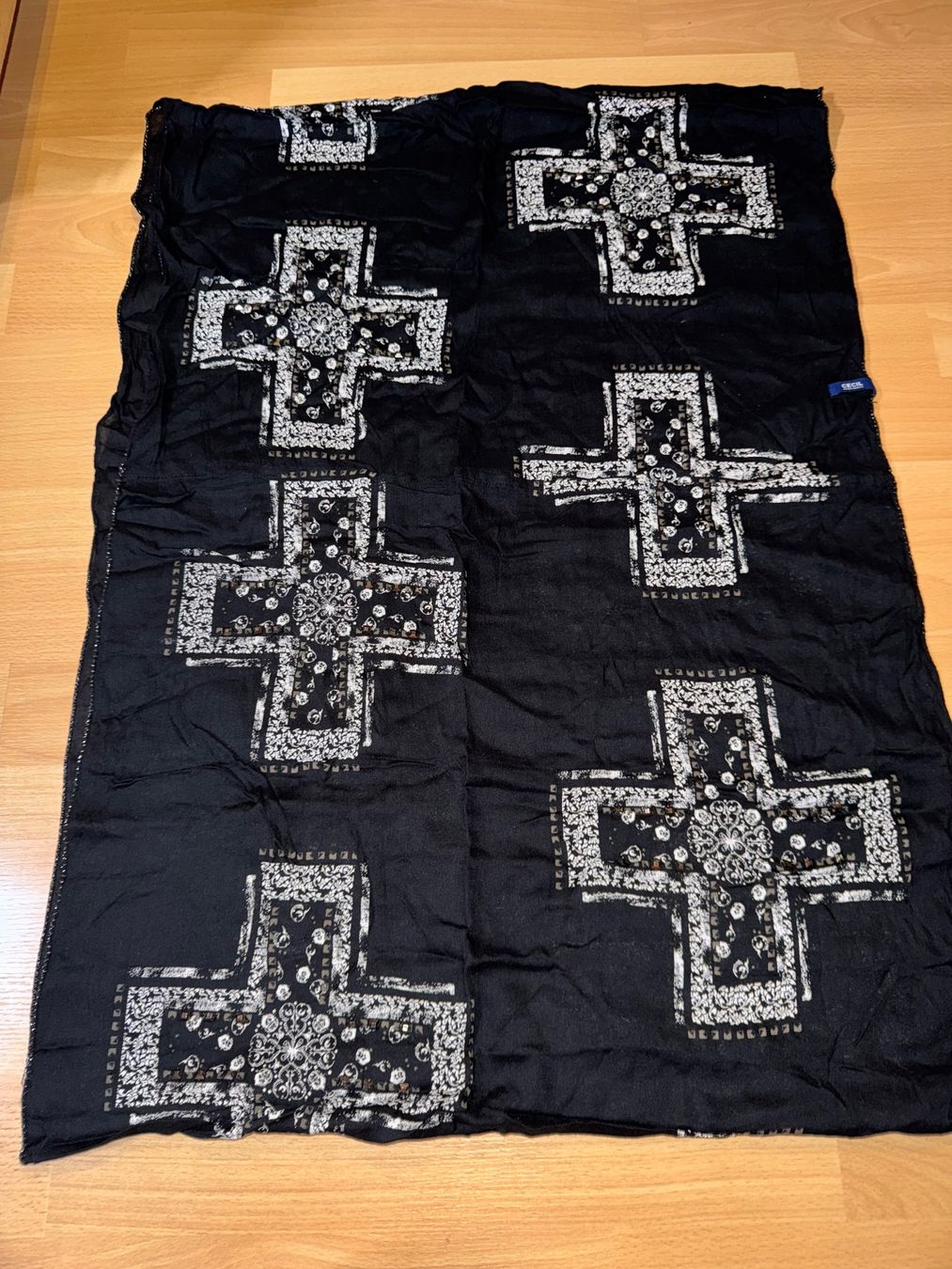 Cecil Foulards, Tücher & Schals: Schöner Schlauchschal Loop mit Steinen von Cecil – Gebraucht aus Grosswangen von shoes.bags.and.co 6