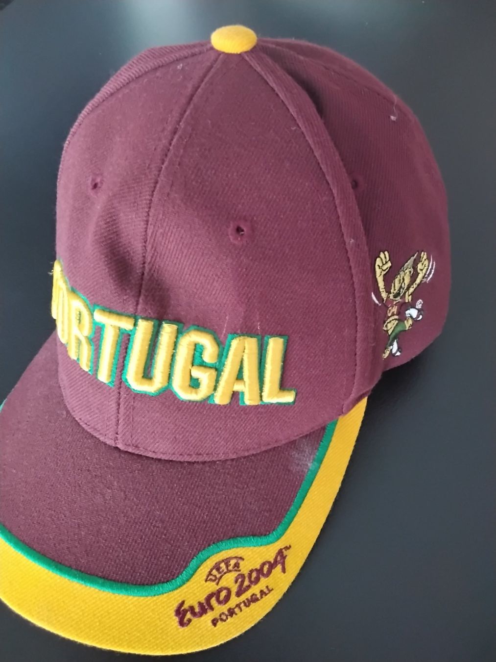 Altro in  Abbigliamento & Accessori: UEFA Euro Cap 2004 – Usato da Brunnen venduto da antonia50