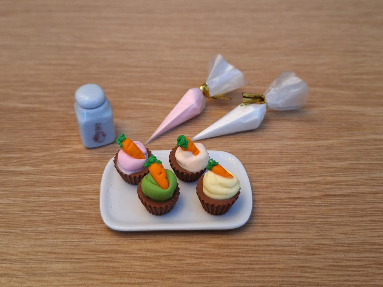 Case e mobili per bambole: Handmade Rüebli Cupcakes  Set – Nuovo (secondo la descrizione) da Zürich venduto da HandmadeTinyFood 2