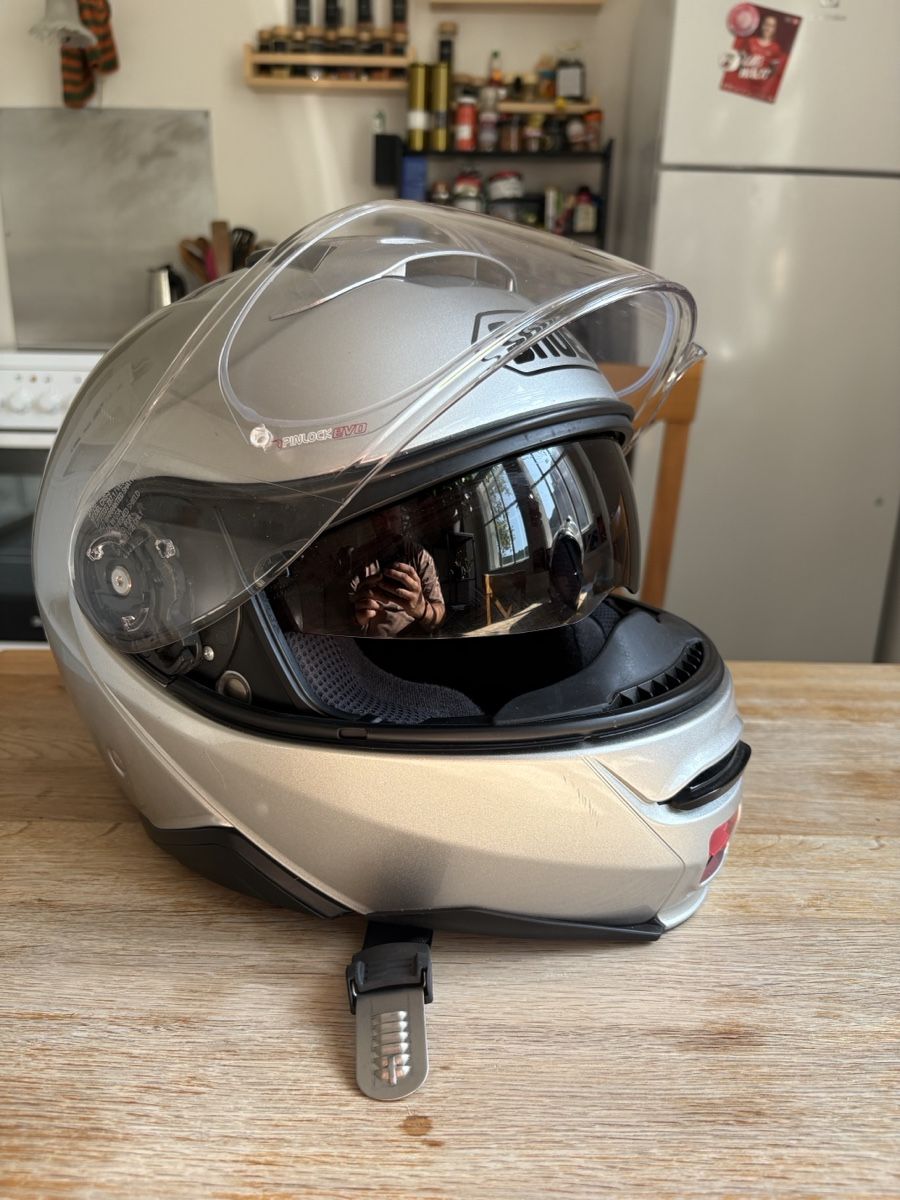 Shoei Helme & Visiere: Shoei Integralhelm Silber Grösse L Gebrauchter – Gebraucht aus Baden von elmo46