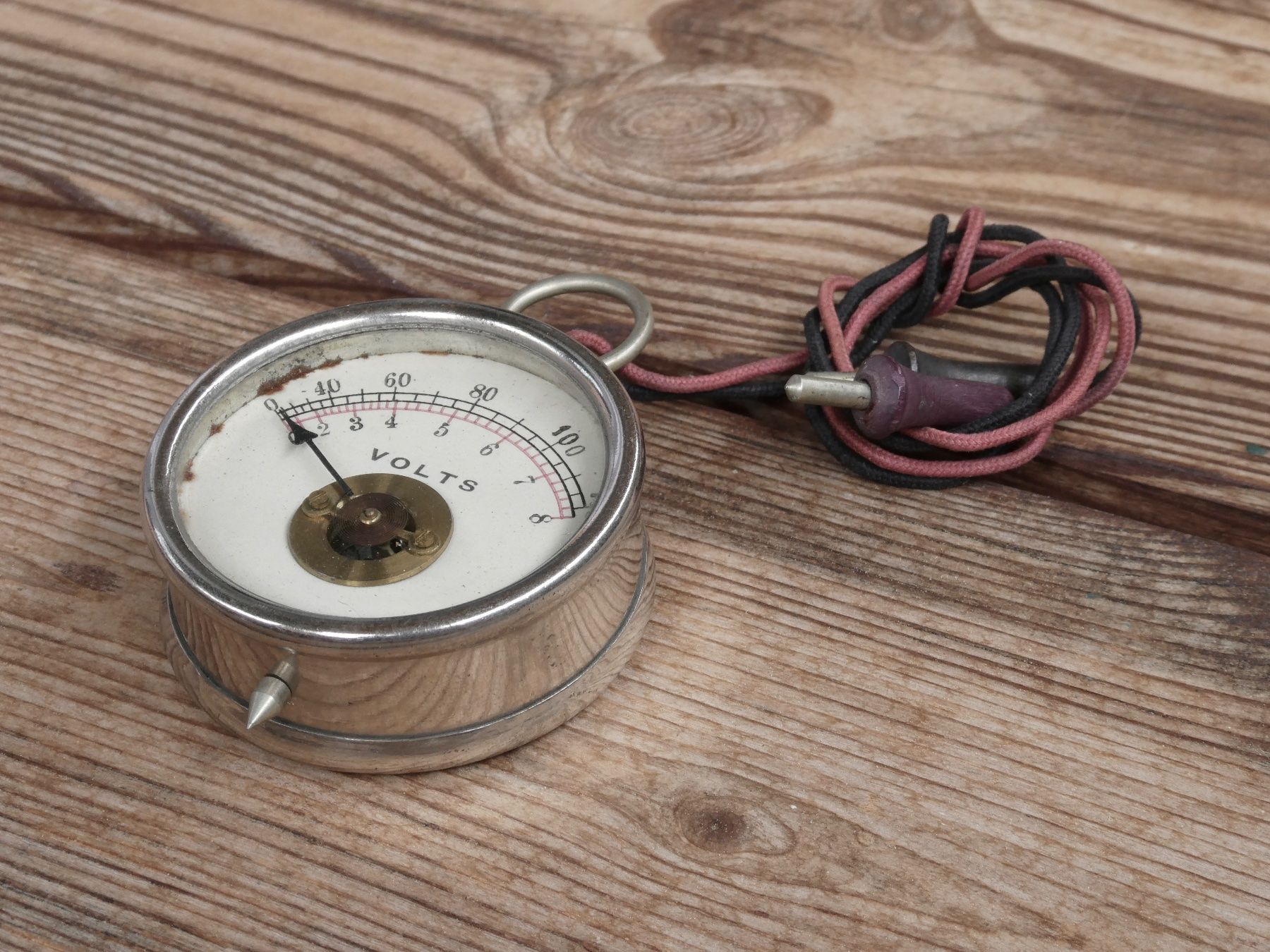Mesurer: antiker Voltmesser, Voltmeter – D'occasion à Lüchingen par Eeizo