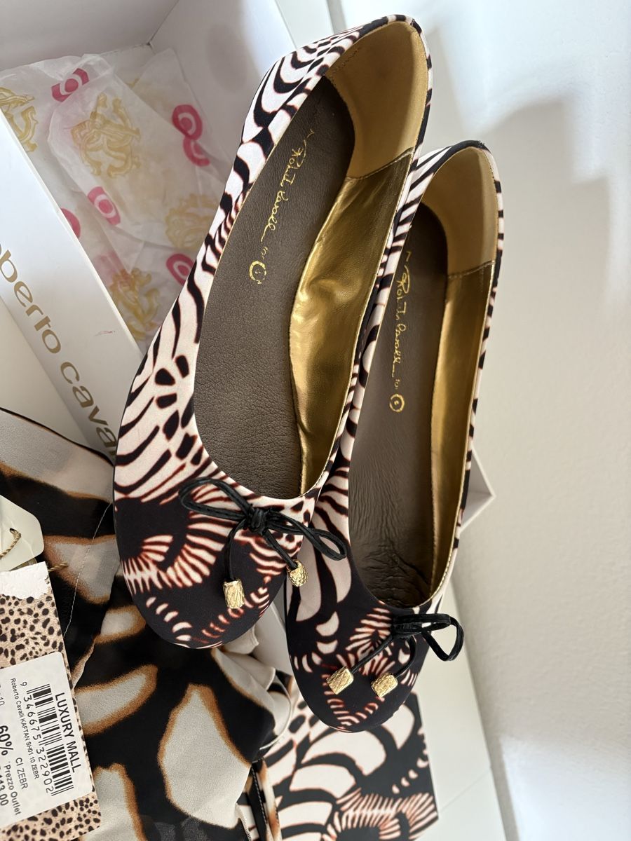 Roberto Cavalli Kleiderpakete: Roberto Cavalli Set, Bluse Gr. M & Ballerinas, Zebra Optik – Gebraucht aus Tägerig von Jazz_87 1