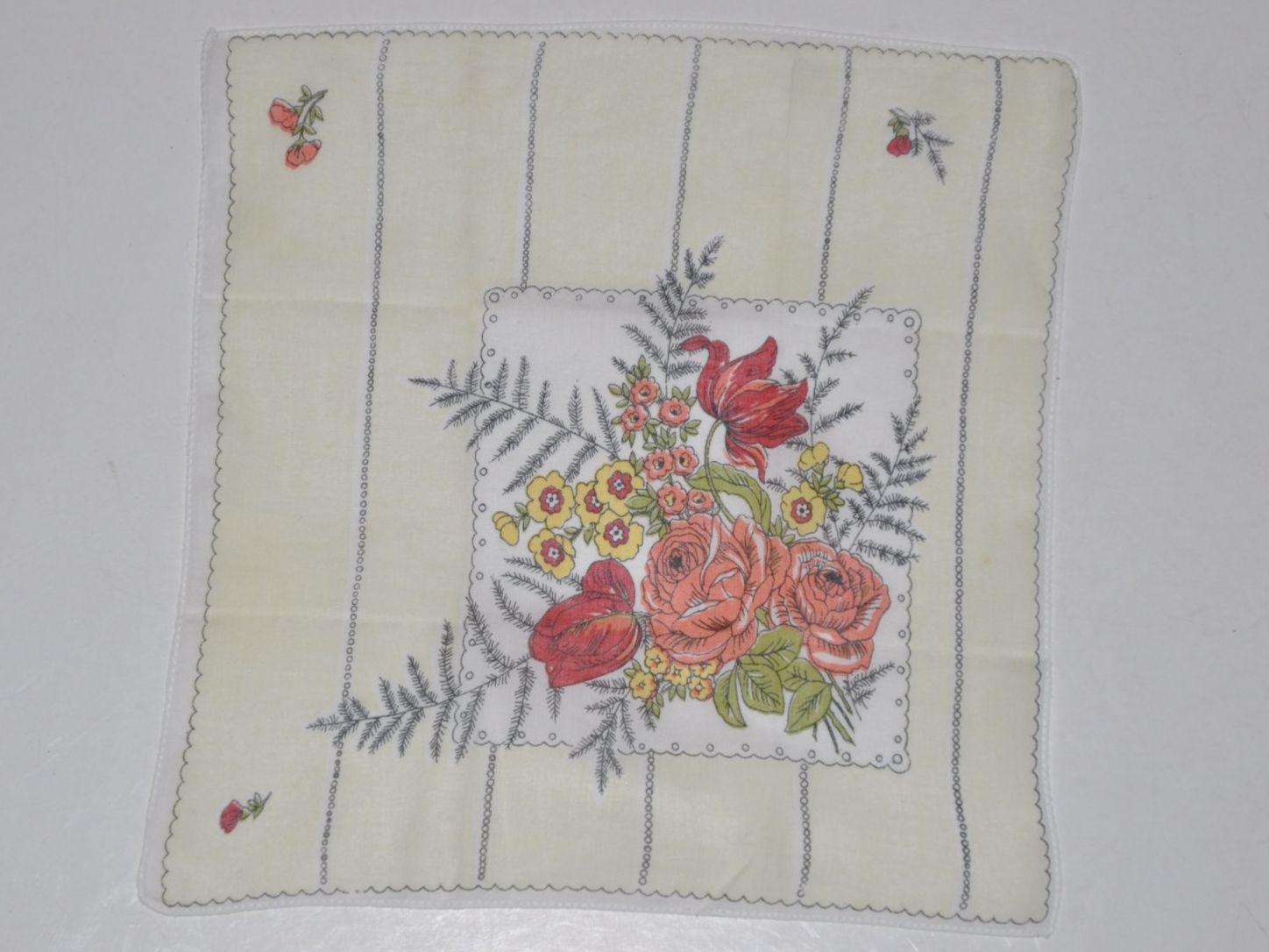 Altro in  Abbigliamento & Accessori: Vintage Stoff Taschentuch mit Blumenmuster – Usato da Boll venduto da Theodora15