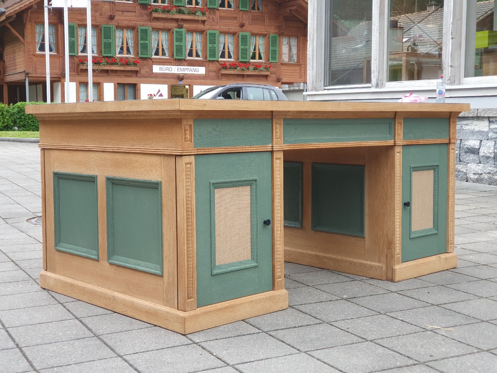 Schreibtische: Antiker Schreibtisch, Eiche massiv, restauriert, Bürokommode – Gebraucht aus Gwatt (Thun) von Dalugholz 4