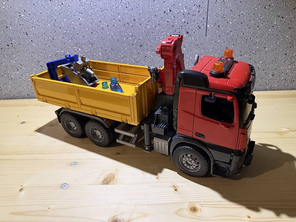 Jouets: BRUDER - LKW Kipper mit Kran – D'occasion à Seewen (SZ) par manuelit0 1