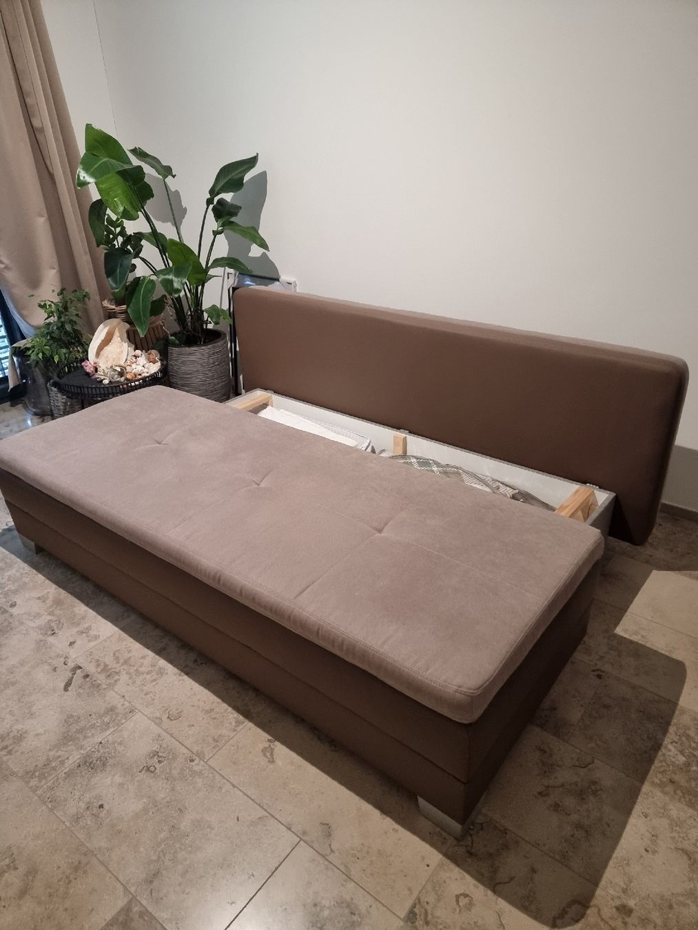 Sofas: Top Zustand: Bettsofa / Schlafsofa mit Bettkasten - Beige – Neu (gemäss Beschreibung) aus Zürich von auctionhero 2