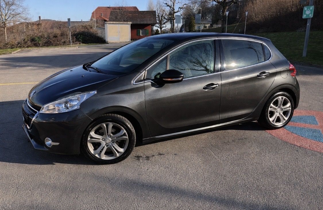 Peugeot Autos: Peugeot 208  – Gebraucht aus Flamatt von jri_222h