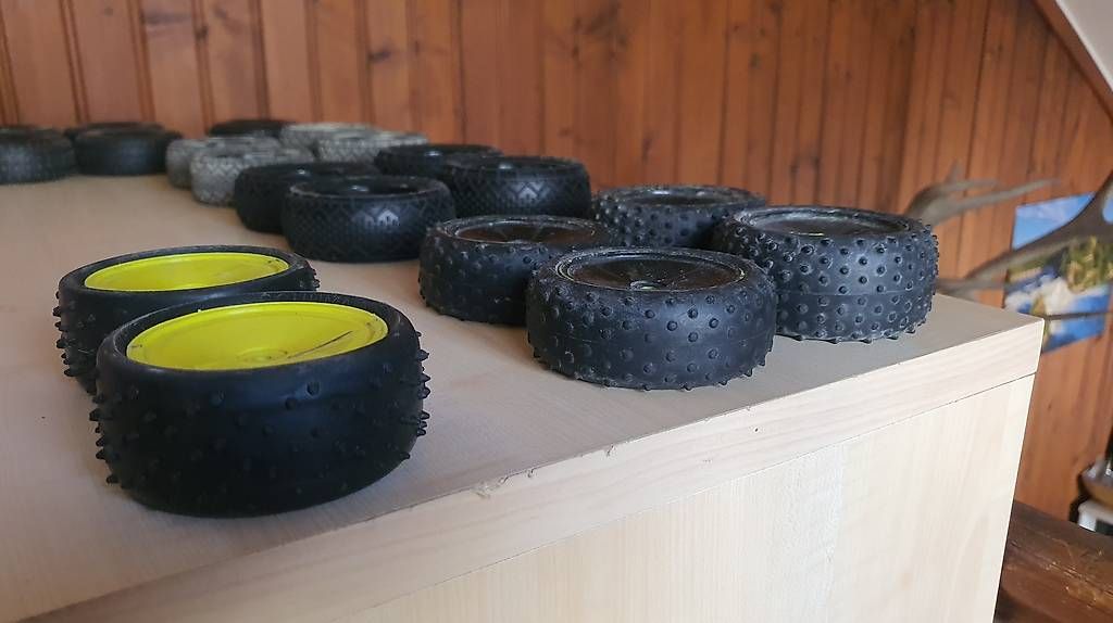 Modellismo RC: Rc Buggy Räder, Gebraucht, 12mm hex – Usato da Peist venduto da Chrigi7029 4
