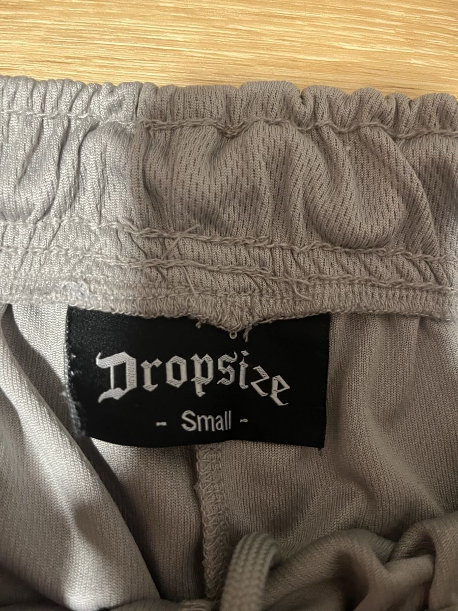Pantaloni: Dropsize Shorts – Nuovo (secondo la descrizione) da Sarnen venduto da flo_25mp 1
